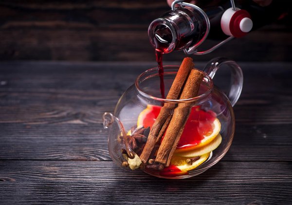 How to Craft an Authentic Chai Tea Latte with Spices and Frothed Milk?